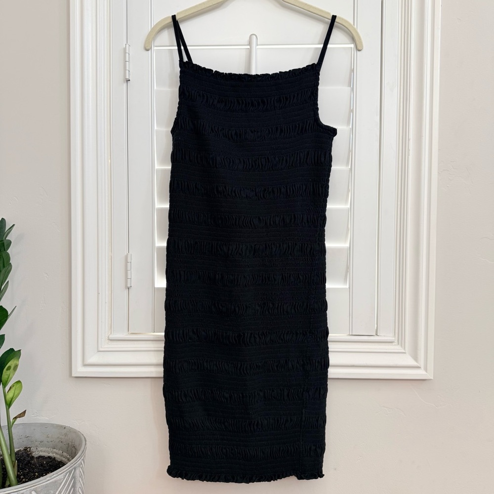 3/$10 🛒🛍️ H&M Black Textured Midi Dress - Size Medium